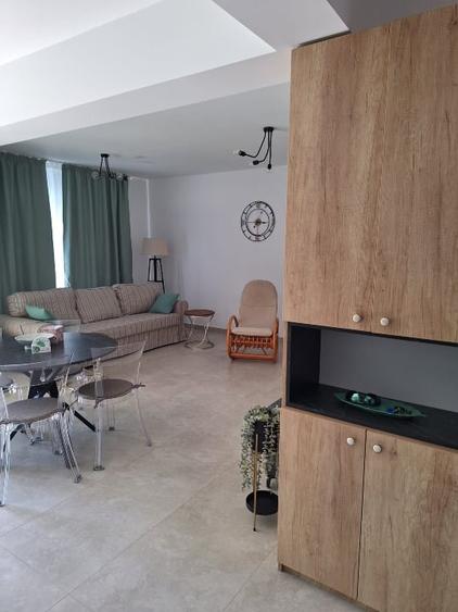 Apartament cu 2 camere decomandat în Titan
