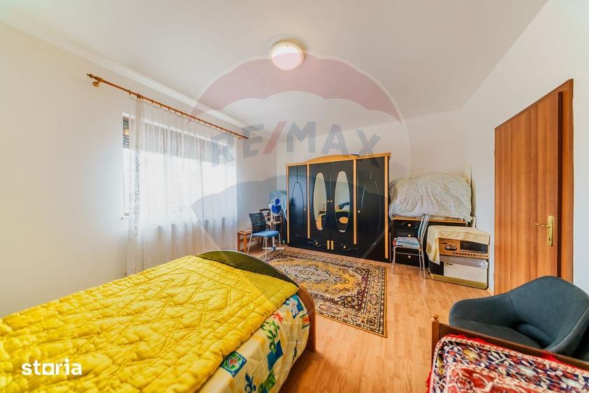 Casă cu 7 camere cu Teren 1588 Mp în Zădăreni