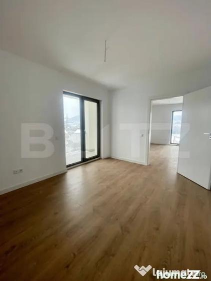 Apartament cu 3 camere decomandat în Calea Moldovei