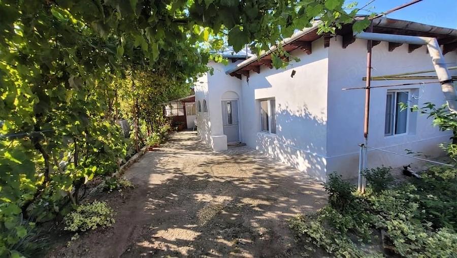 Casă cu 3 camere cu Teren 400 Mp în Bereasca