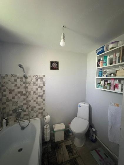 Casă cu 4 camere cu Teren 3400 Mp în Comarna