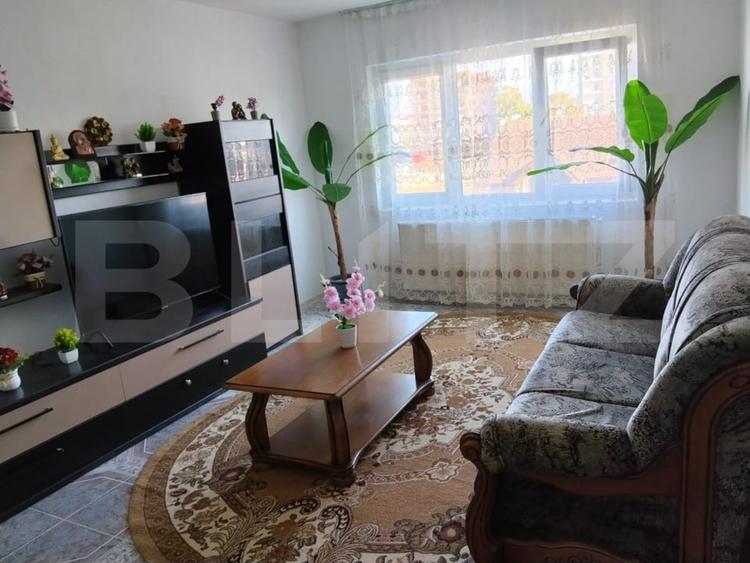 Apartament cu 2 camere decomandat, mobilat în Micro 6