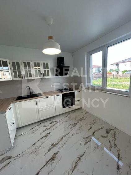 Duplex cu 4 camere cu Canalizare în Exterior Nord