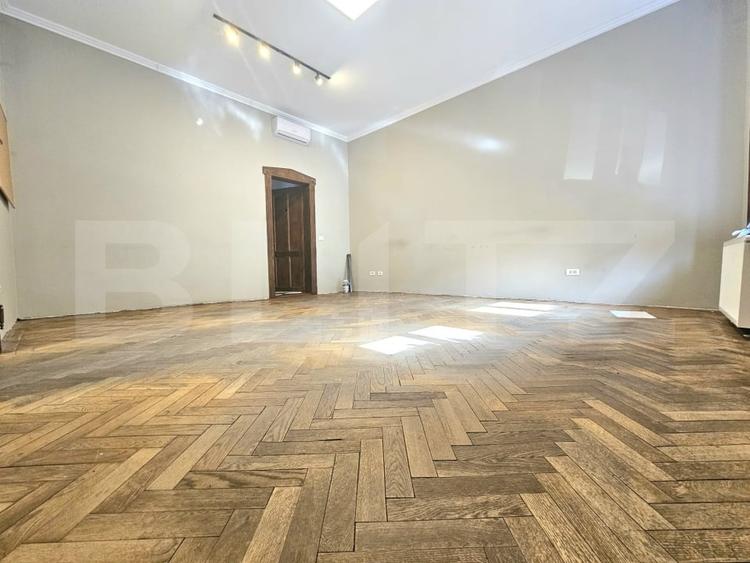 Apartament cu 4 camere semidecomandat în Traian