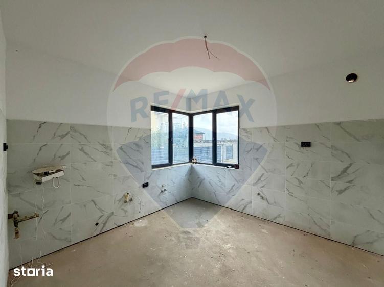 Casă cu 4 camere cu Teren 200 Mp în Central