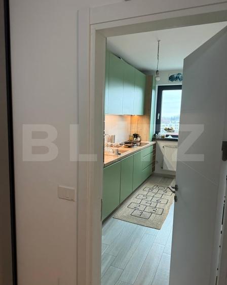 Apartament cu 3 camere decomandat în Tractorul
