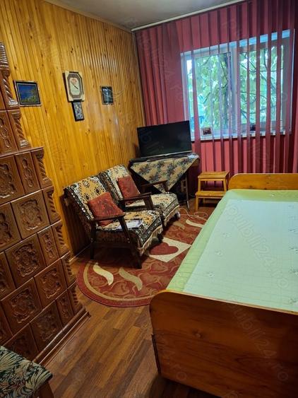 Apartament cu 3 camere decomandat în Roznov