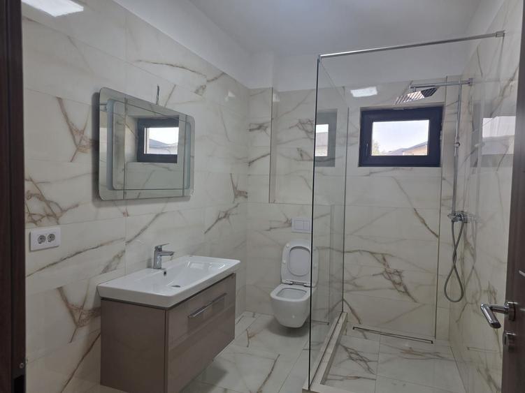 Casă cu 5 camere cu Canalizare în Tunari