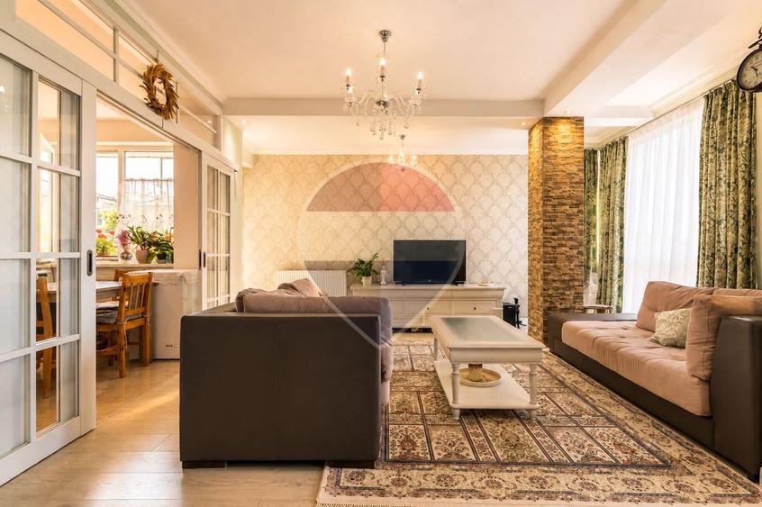 Apartament cu 3 camere decomandat, mobilat în Bucium