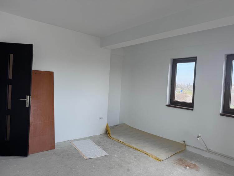 Apartament cu 2 camere decomandat în Km 5