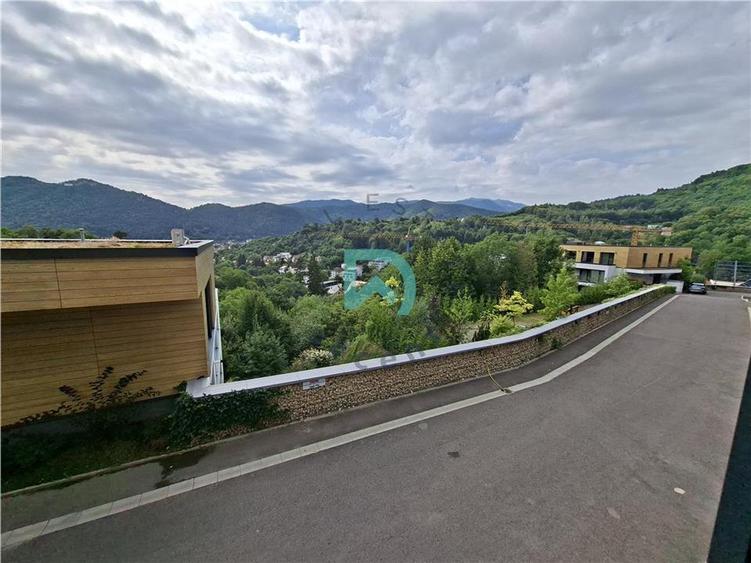 Apartament cu 4 camere decomandat în Drumul Poienii