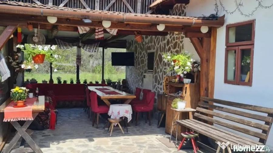 Casă cu 7 camere cu Teren 20855 Mp în Central