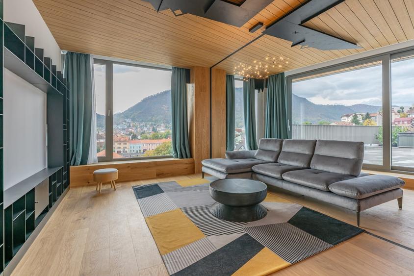 Apartament cu 4 camere decomandat, mobilat în Ultracentral