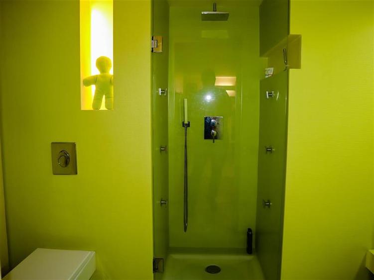 Casă individuală cu 5 camere cu Canalizare în Girocului
