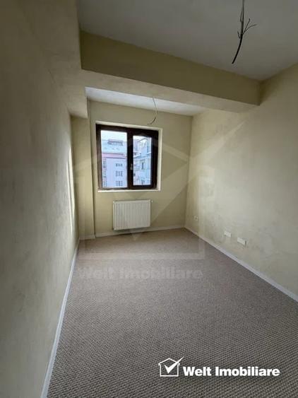 Apartament cu 3 camere semidecomandat, mobilat în Borhanci