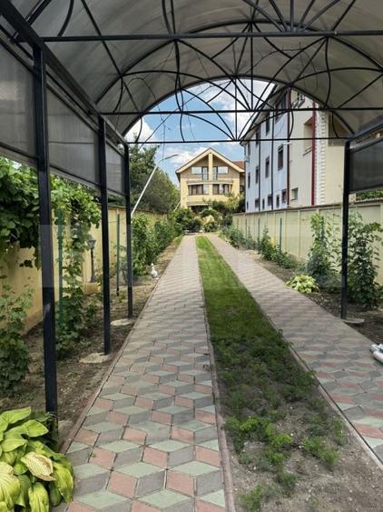 Casă individuală cu 6 camere cu Canalizare în Lăpuș