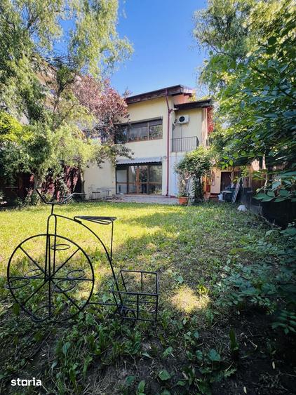 Casă cu 5 camere cu Teren 200 Mp în Central