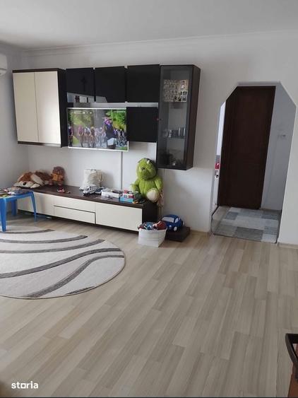 Apartament cu 3 camere, 67 mp, et. 3 din 4, St. Fagarasului , Micro 16 - 5