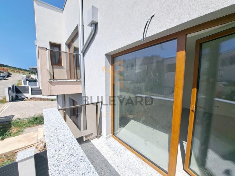 Duplex cu 4 camere cu Canalizare în Florești