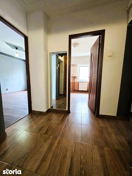 Apartament cu 2 camere decomandat în Podul de Fier