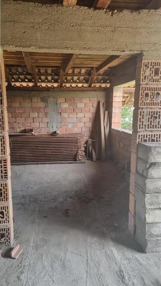 Casă cu 3 camere cu Teren 1068 Mp în Ostroveni
