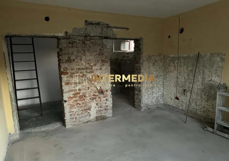 Casă individuală cu 4 camere cu Canalizare în Central
