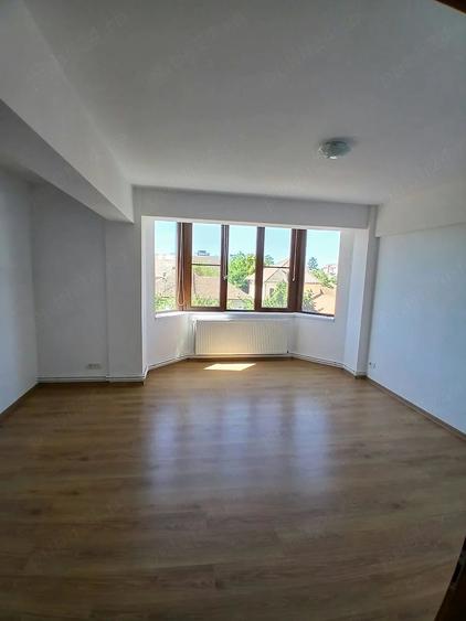 Spațiu comercial, de 250 mp, în Lipovei