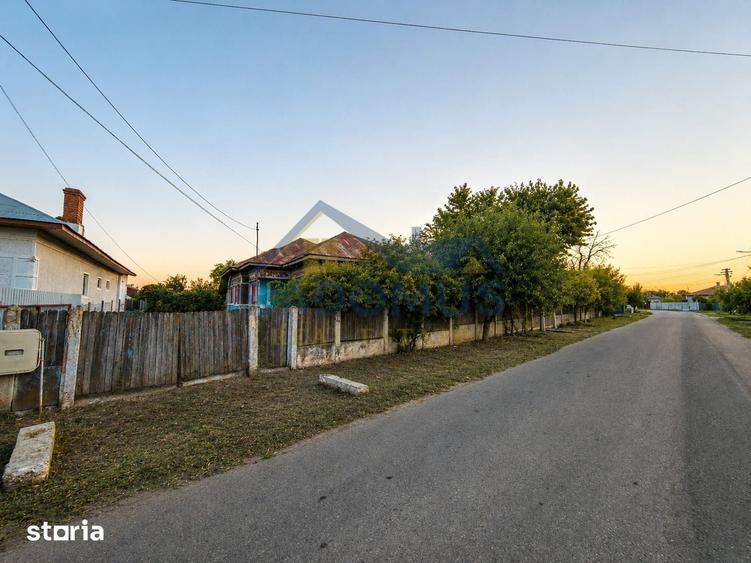 Casă cu 4 camere cu Teren 678 Mp în Poienarii Burchii