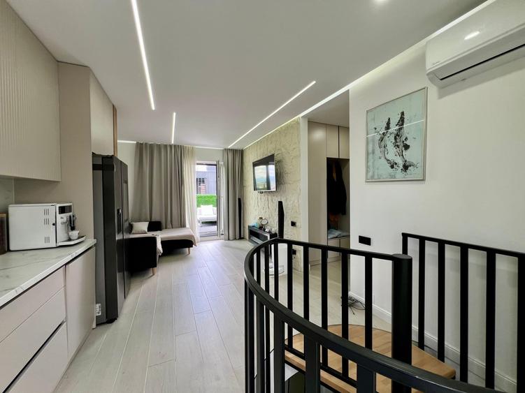 Apartament cu 3 camere semidecomandat, mobilat în Florești
