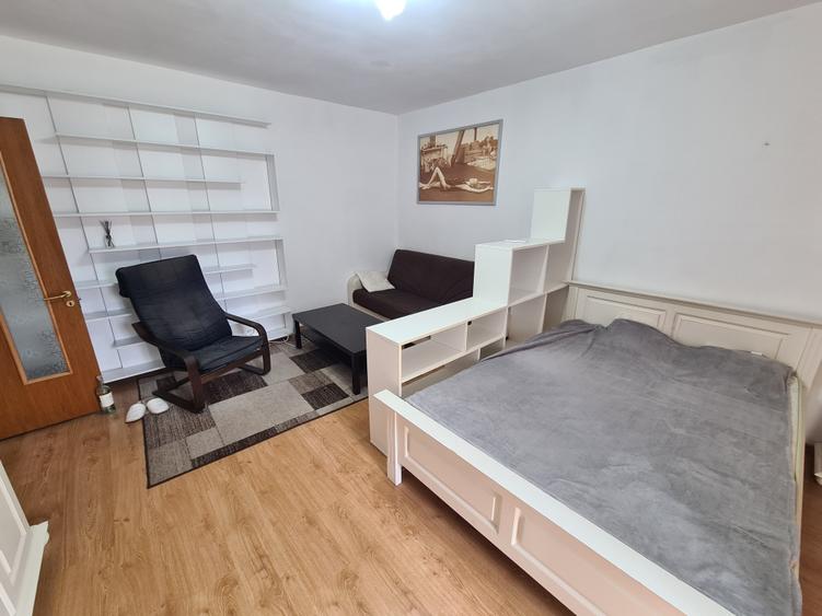 Garsonieră decomandată, mobilată în Unirii