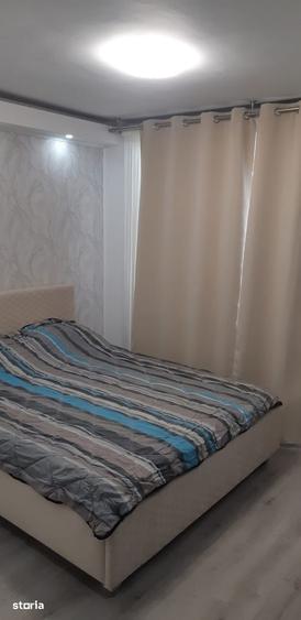 Apartament cu 3 camere în Apărătorii Patriei