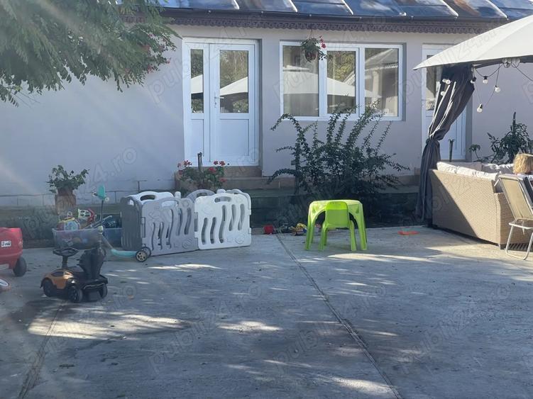 Casă cu 6 camere cu Teren 6500 Mp în Nicorești