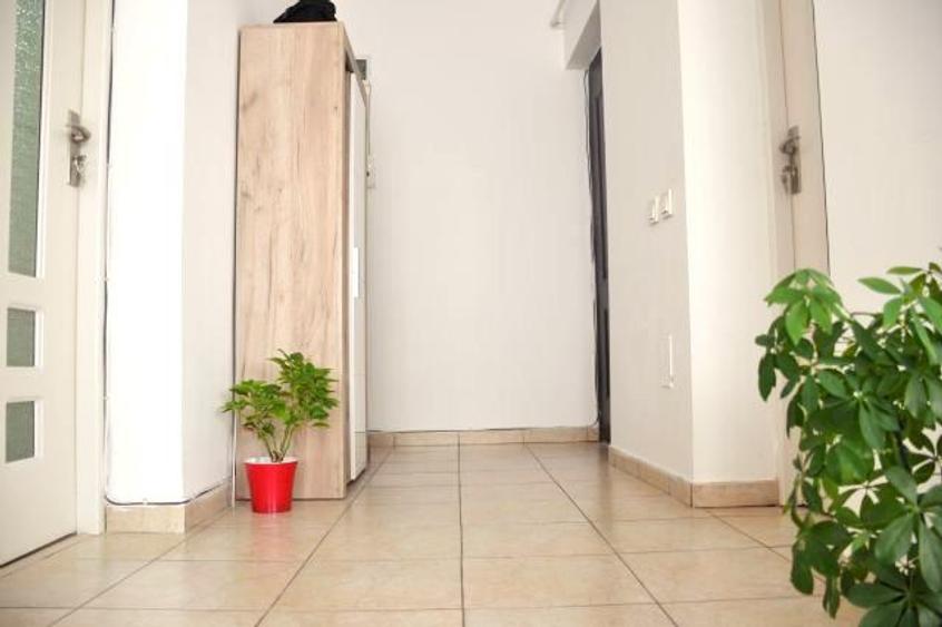 Apartament cu 2 camere decomandat în Micro 12