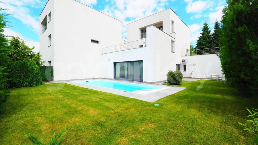 Duplex cu 5 camere cu Piscina în Iancu Nicolae