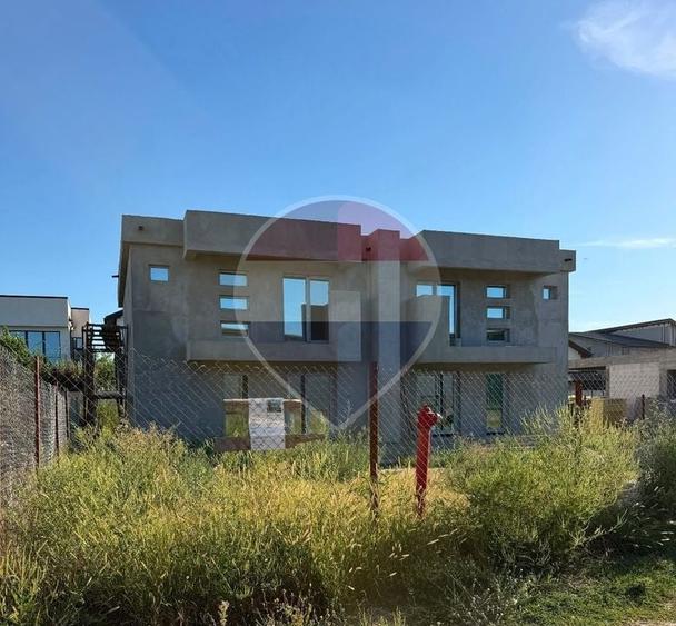 Casă cu 4 camere cu Teren 240 Mp în Bariera Vâlcii