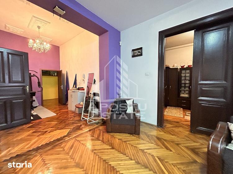 Apartament cu 4 camere în P-ța Maria
