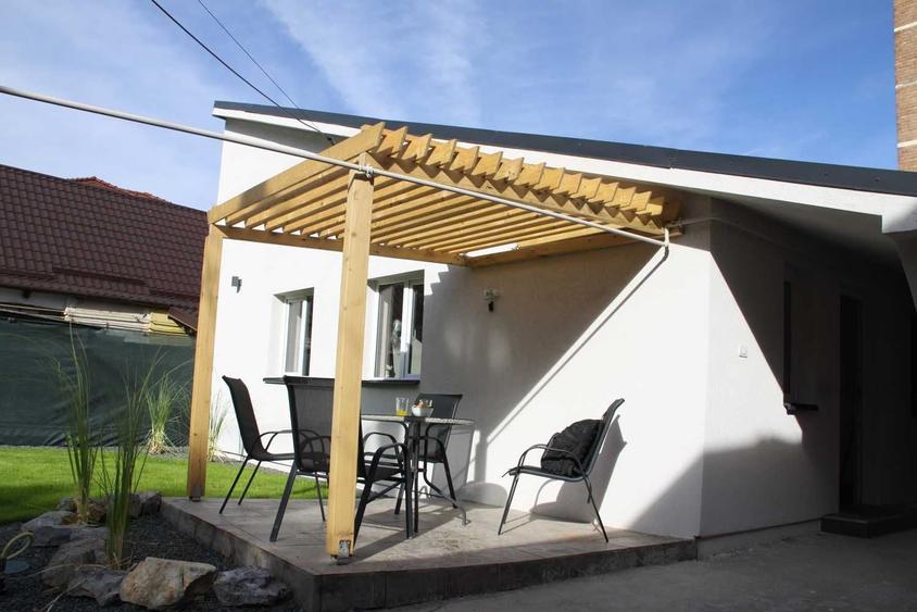 Casă cu 4 camere decomandat în Bârzești