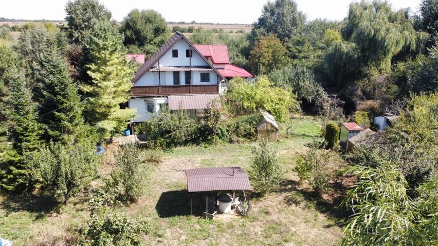 Casă individuală cu 4 camere cu Canalizare în Gruiu
