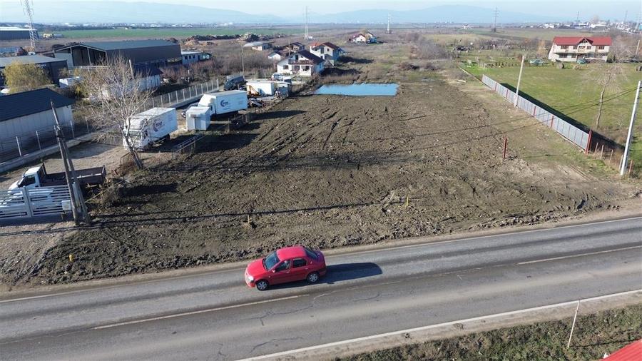 Teren Construcții extravilan de 11756 mp, în Vest