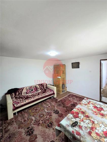 Casă cu 2 camere cu Teren 988 Mp în Vadu