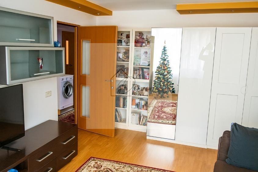 Apartament cu 3 camere decomandat, mobilat în Berceni