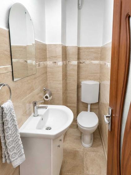 Apartament cu 3 camere semidecomandat în Boldești