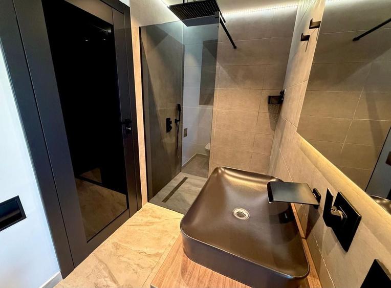 Duplex cu 5 camere cu Canalizare în Dumbrăvița