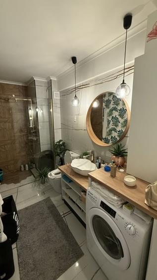 Apartament cu 3 camere semidecomandat, mobilat în Dâmbul Rotund
