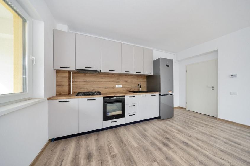 Apartament cu 2 camere semidecomandat, mobilat în Tractorul
