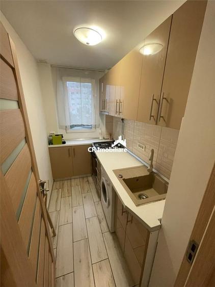 Apartament cu 3 camere semidecomandat în Eroii Revoluției
