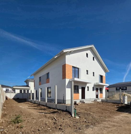 Duplex cu 4 camere cu Canalizare în Haliu