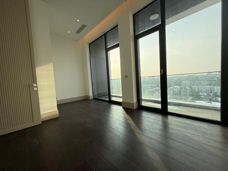 Apartament cu 5 camere decomandat în Barbu Văcărescu