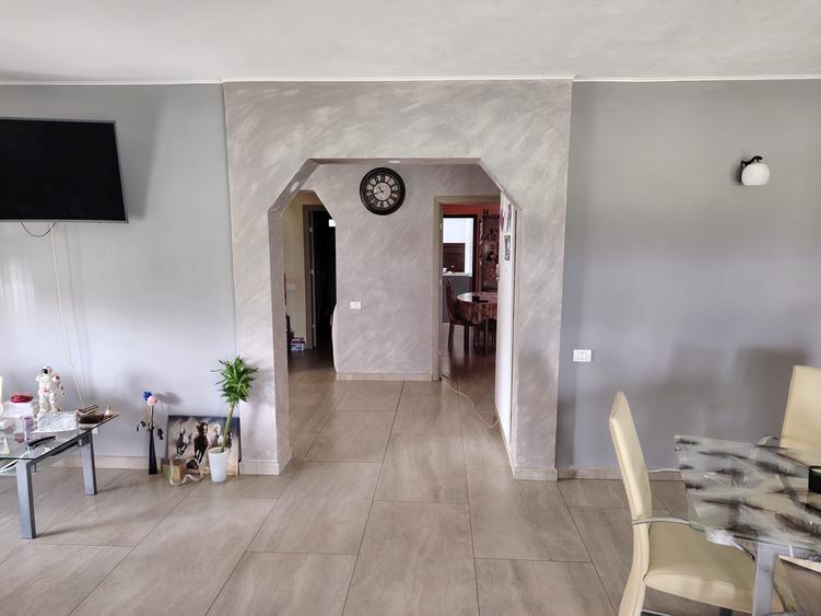 Casă cu 4 camere în Frumușeni