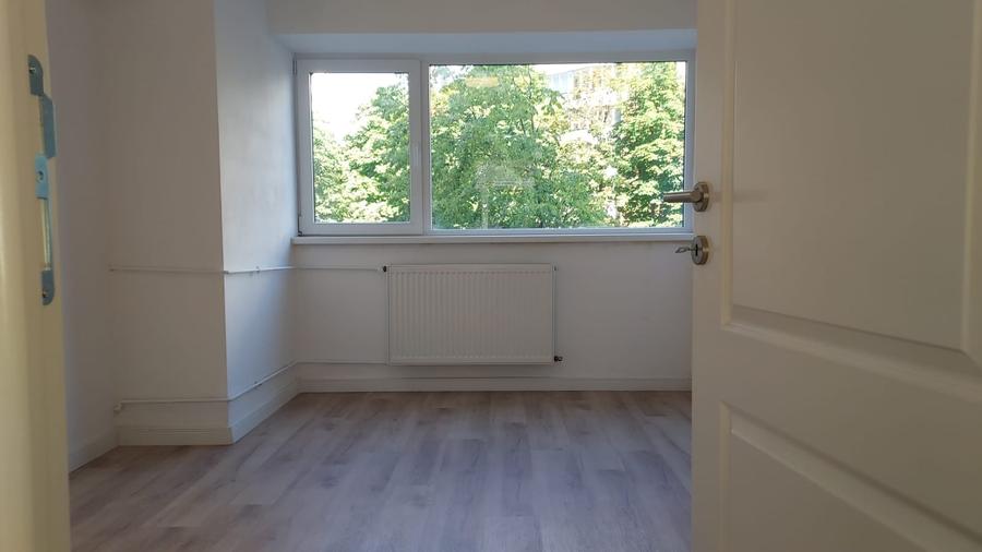 Apartament cu 4 camere decomandat în Tineretului